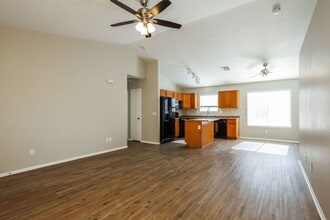 11017 W Wilshire Dr in Avondale, AZ - Building Photo - Building Photo