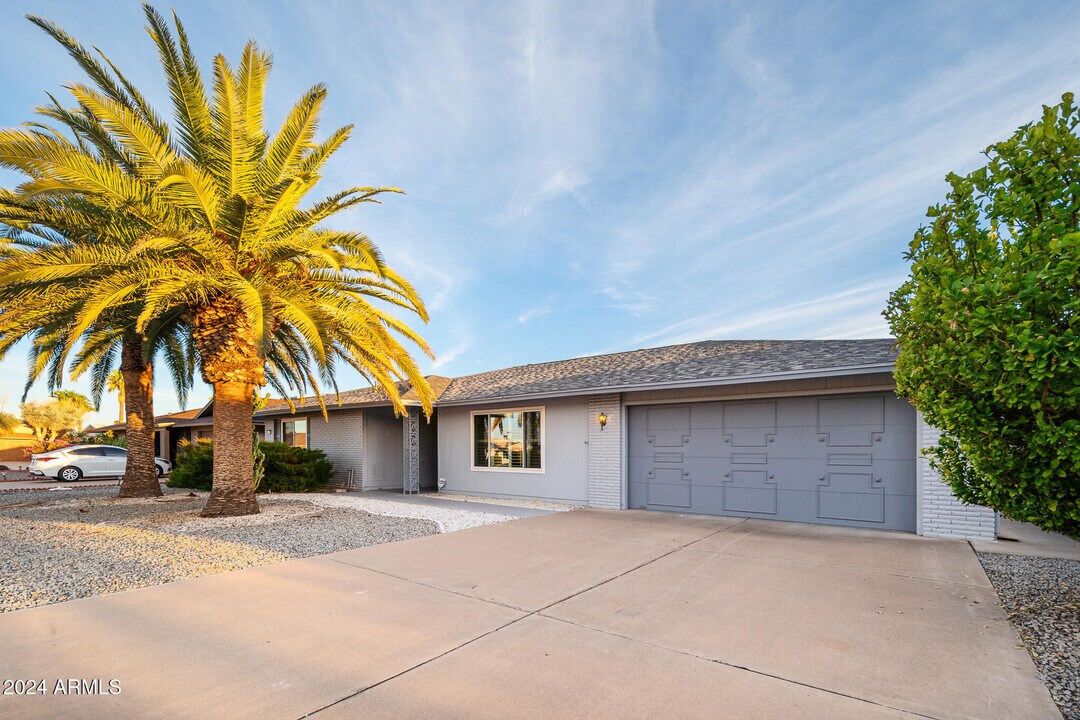 13207 W Titan Dr in Sun City West, AZ - Building Photo