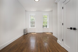 60 Diamond St in Brooklyn, NY - Building Photo - Interior Photo