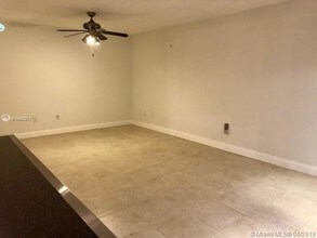 830 NE 199th St-Unit -104B in Miami, FL - Building Photo - Building Photo