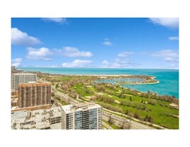 655 W Irving Park Rd, Unit Apt 4304 in Chicago, IL - Building Photo
