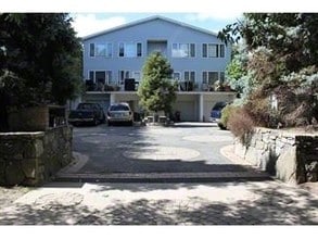 147-149 Meadow Ln in New Rochelle, NY - Foto de edificio - Building Photo