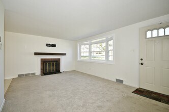 5117 Caste Dr in Pittsburgh, PA - Foto de edificio - Building Photo