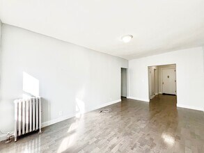 24 Thayer St in New York, NY - Building Photo - Building Photo