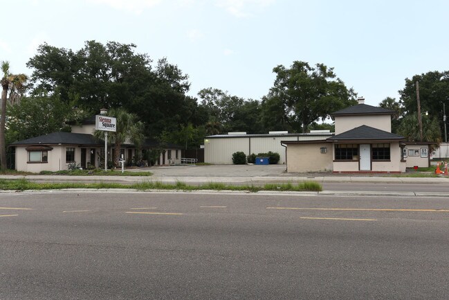 5101 N Main St in Jacksonville, FL - Foto de edificio - Building Photo