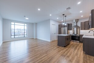 21 Summer St in Natick, MA - Building Photo