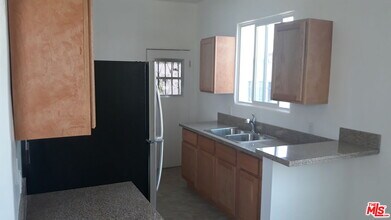 5017 Crenshaw Blvd in Los Angeles, CA - Building Photo - Building Photo