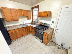 5719 N Howard St in Philadelphia, PA - Building Photo