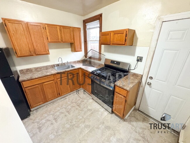 property at 5719 N Howard St