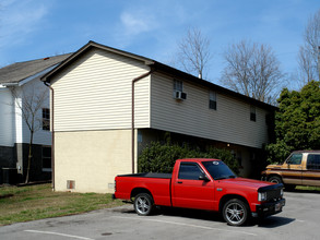 1620 Washington Pike in Knoxville, TN - Foto de edificio - Building Photo