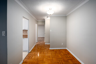 Roxbury Manor in Toronto, ON - Building Photo - Interior Photo