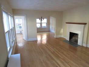 33 Beaconsfield Rd, Unit 2 in Brookline, MA - Building Photo - Building Photo