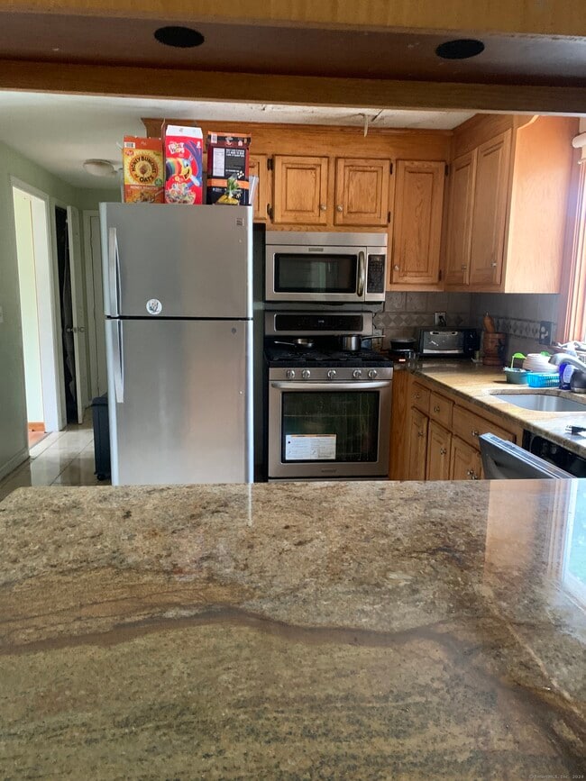 12 Drake Ct in South Windsor, CT - Building Photo - Building Photo