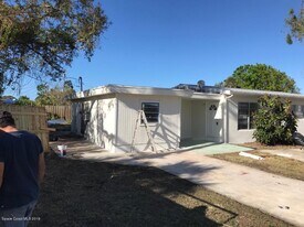 291 6th Dr SW in Vero Beach, FL - Building Photo