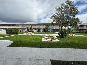 3850 NE 21st Way in Lighthouse Point, FL - Building Photo - Building Photo