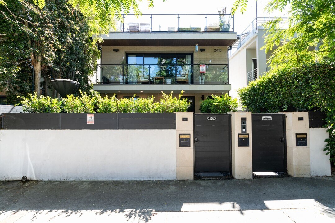 2415 Ocean Ave in Los Angeles, CA - Building Photo