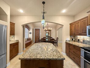 136 Village Park Dr in Boerne, TX - Foto de edificio - Building Photo