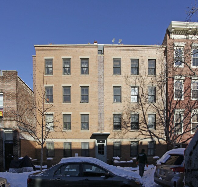 93 Kent St in Brooklyn, NY - Foto de edificio - Building Photo