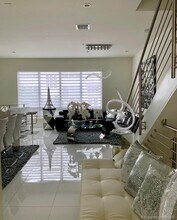 6660 NW 105th Ct-Unit -6660 in Doral, FL - Foto de edificio - Building Photo