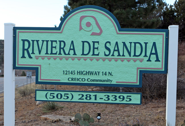 Riviera De Sandia Mobile Home Park in Cedar Crest, NM - Foto de edificio - Building Photo