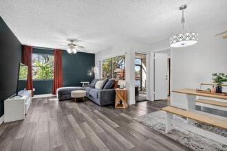 20110 NE 3rd Ct in North Miami Beach, FL - Building Photo - Building Photo