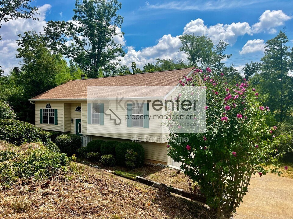 4108 Lost Oaks Dr in Ooltewah, TN - Building Photo