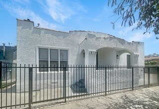 1814 S Longwood Ave in Los Angeles, CA - Foto de edificio - Building Photo