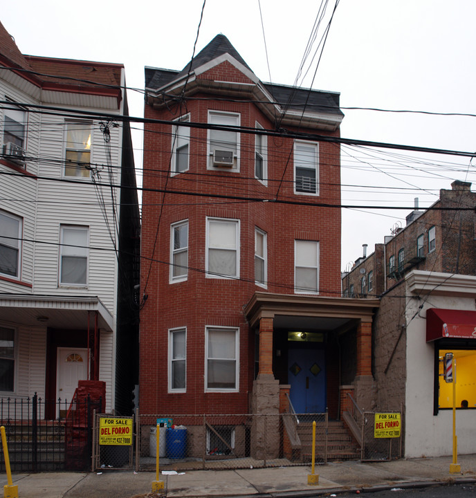 397 Baldwin Ave in Jersey City, NJ - Building Photo