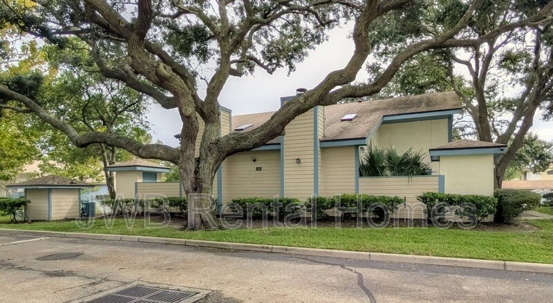 1104 W Defender Ct in Jacksonville, FL - Building Photo