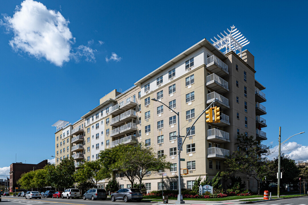 The Nautilus in Rockaway Beach, NY - Building Photo