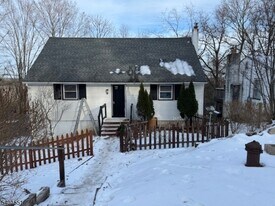 59 Lakeview Dr in Wantage, NJ - Building Photo