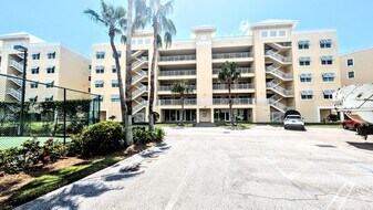 260 Hidden Bay Dr in Osprey, FL - Building Photo