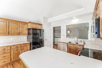 2105 SW Eyrie Rd in Lee's Summit, MO - Foto de edificio - Building Photo