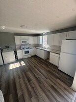 246 Reservoir Rd, Unit Apartment A in Perryopolis, PA - Building Photo