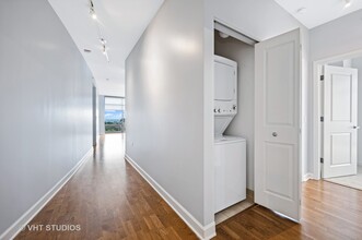 100 E 14th St in Chicago, IL - Building Photo - Building Photo