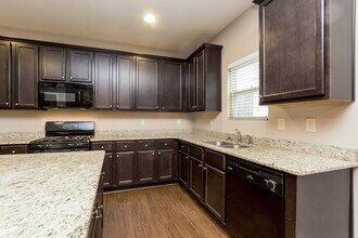 261 Chandler Bluff Ct SE in Grayson, GA - Foto de edificio - Building Photo