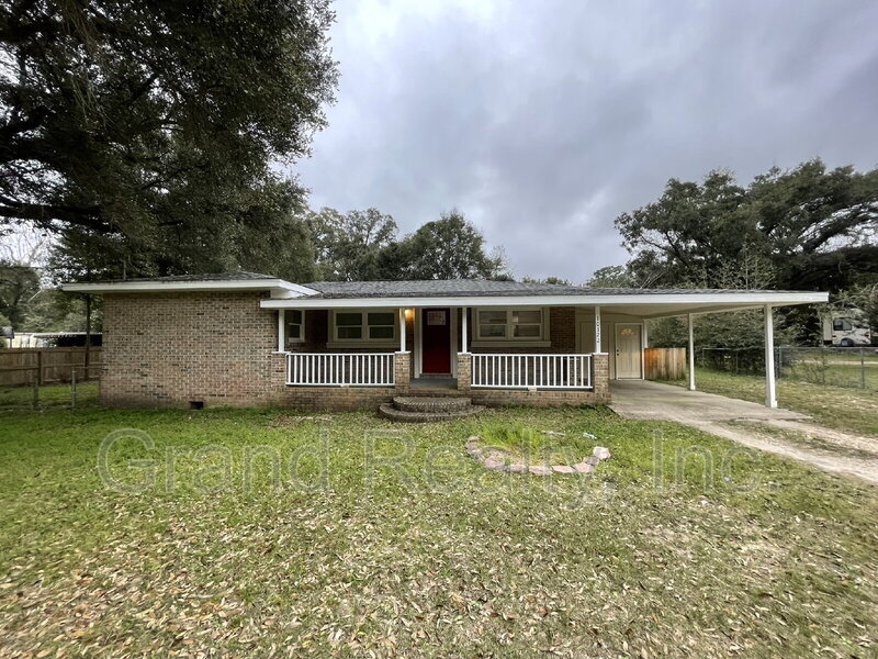 10122 Chemstrand Rd in Pensacola, FL - Building Photo