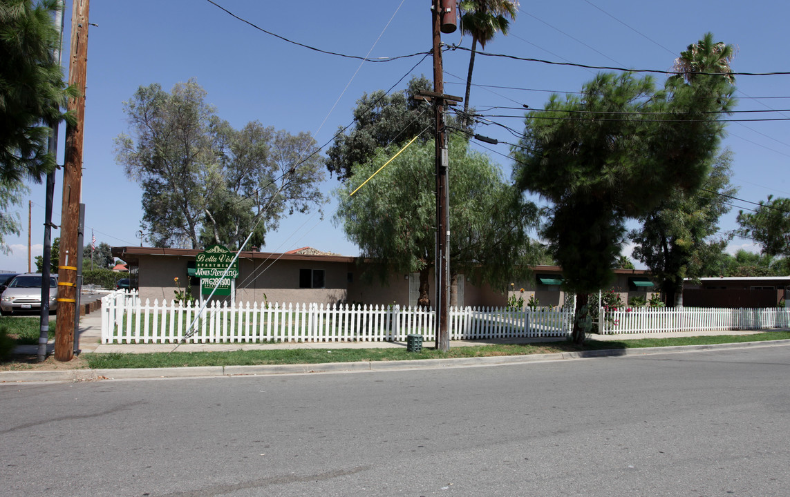 Bella Vista Apartments in Perris, CA - Foto de edificio