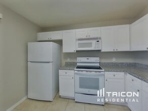 10435 Blackmore Dr in Tampa, FL - Building Photo - Building Photo