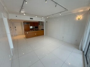 465 Brickell Ave, Unit 3303 in Miami, FL - Building Photo - Building Photo