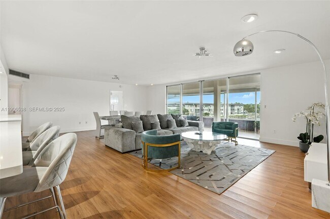 1350 NE 191st St in North Miami Beach, FL - Building Photo - Building Photo