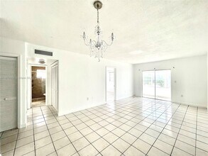 110 Royal Palm Rd in Hialeah Gardens, FL - Building Photo - Building Photo
