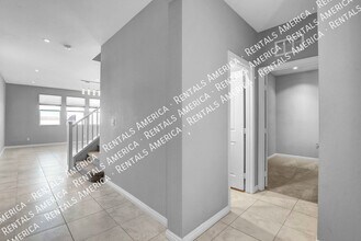 9458 Ashlee Ridge Ave in Las Vegas, NV - Foto de edificio - Building Photo