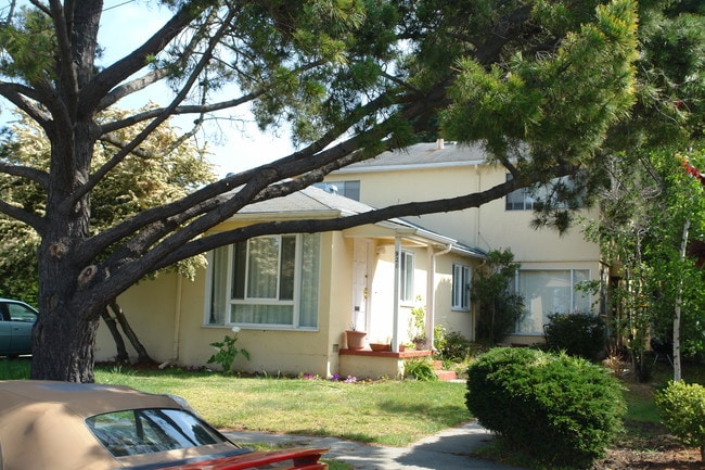 924 Elm St in El Cerrito, CA - Foto de edificio - Building Photo