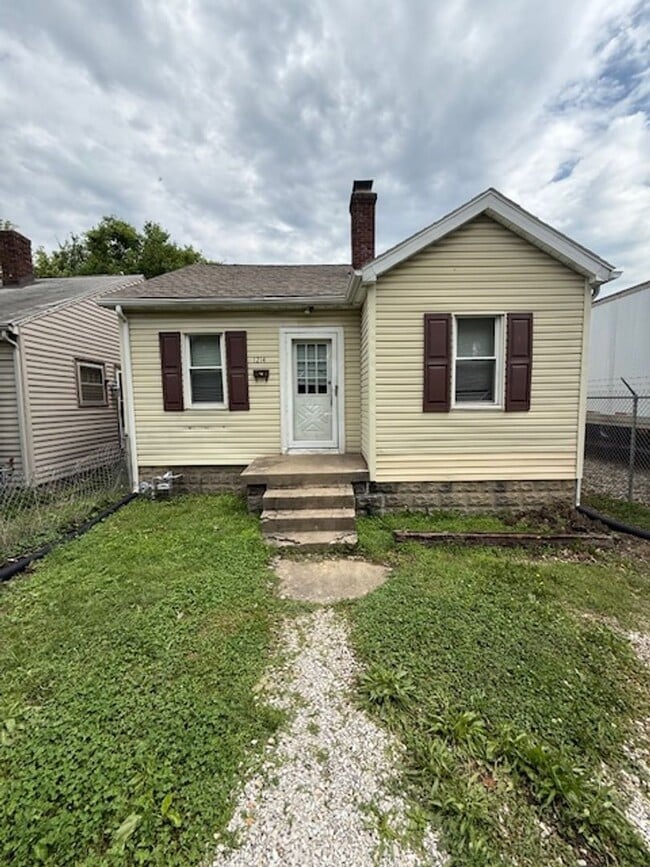 property at 1214 E Eichel Ave