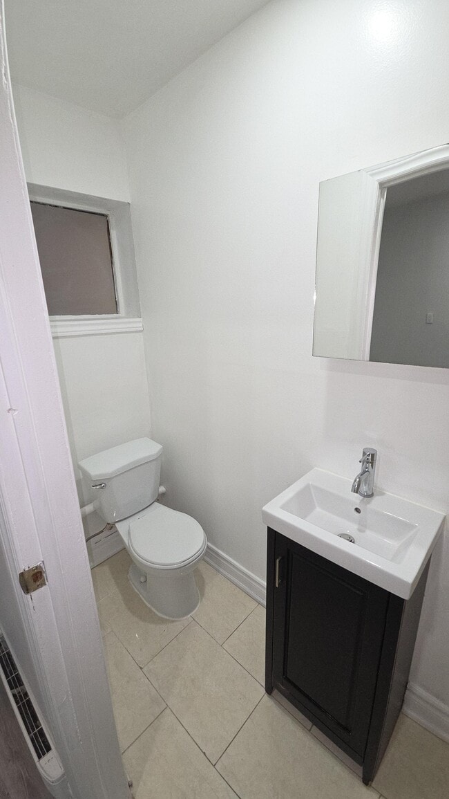 1299 Gerrard St E in Toronto, ON - Building Photo - Building Photo