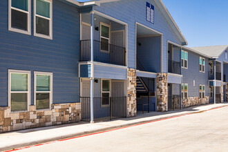 Villas at Melissa Ann in San Antonio, TX - Foto de edificio - Building Photo