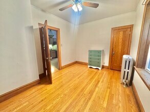 5230 W Henderson St in Chicago, IL - Building Photo - Building Photo
