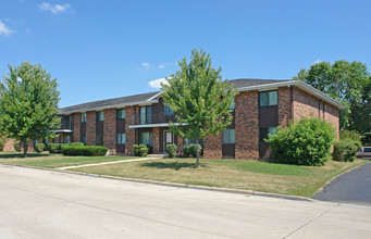 Windsong Court Apartments in Racine, WI - Building Photo - Building Photo