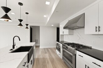 701 N Henry St, Unit 418 in Alexandria, VA - Building Photo - Building Photo